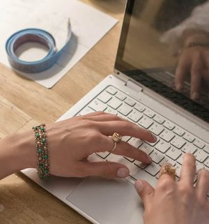 Woman typing on her laptop during a Club Wyndham live education session 