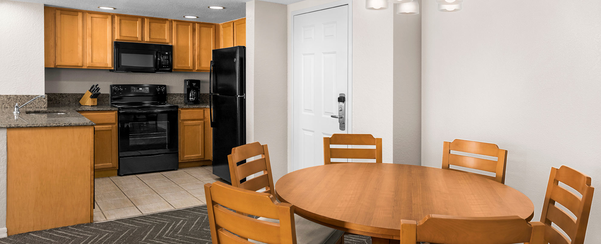 Kitchen and Dining - Club Wyndham Palm-Aire