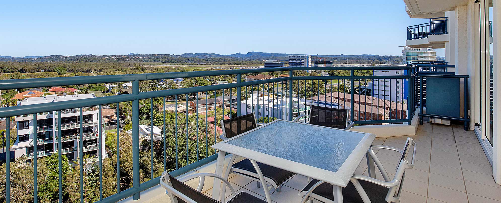 The balcony of a Club Wyndham Kirra Beach standard suite with a table and 4 chairs.