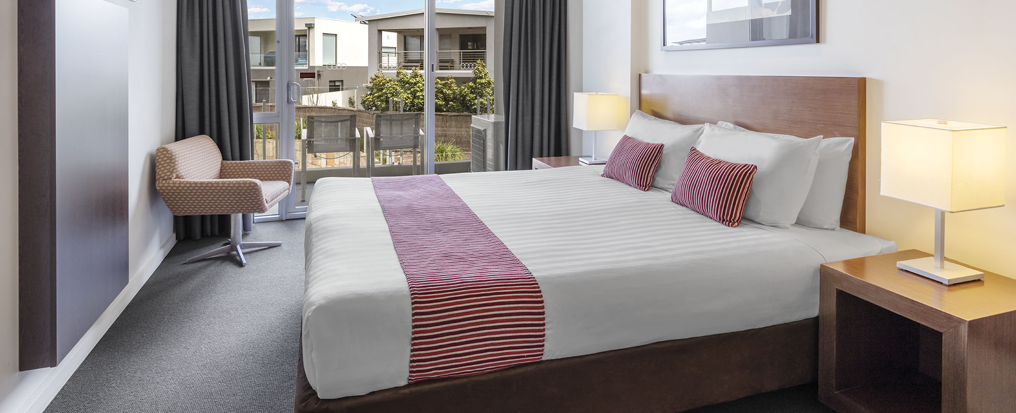 A bedroom in one of the suites at Club Wyndham Torquay.