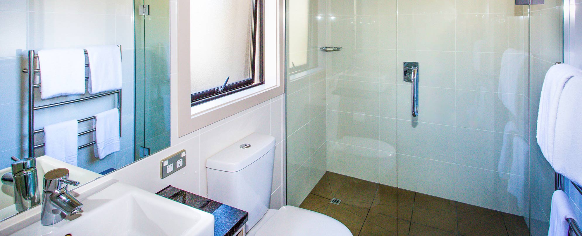The bathroom of a standard suite at Club Wyndham Wanaka.