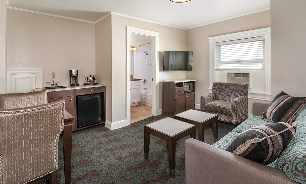 A living are in a standard suite of WorldMark San Francisco.